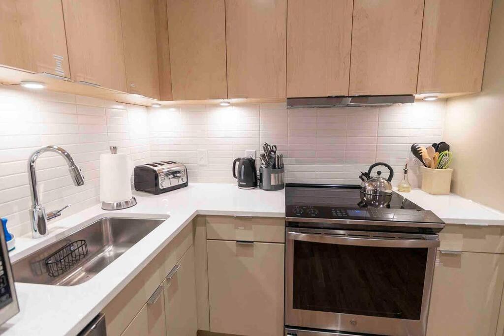 Spacious 2 Bed 2 Bath Downtown Otr Condo Minutes Walk To The Reds Bengals Stadium & More! 신시내티 외부 사진